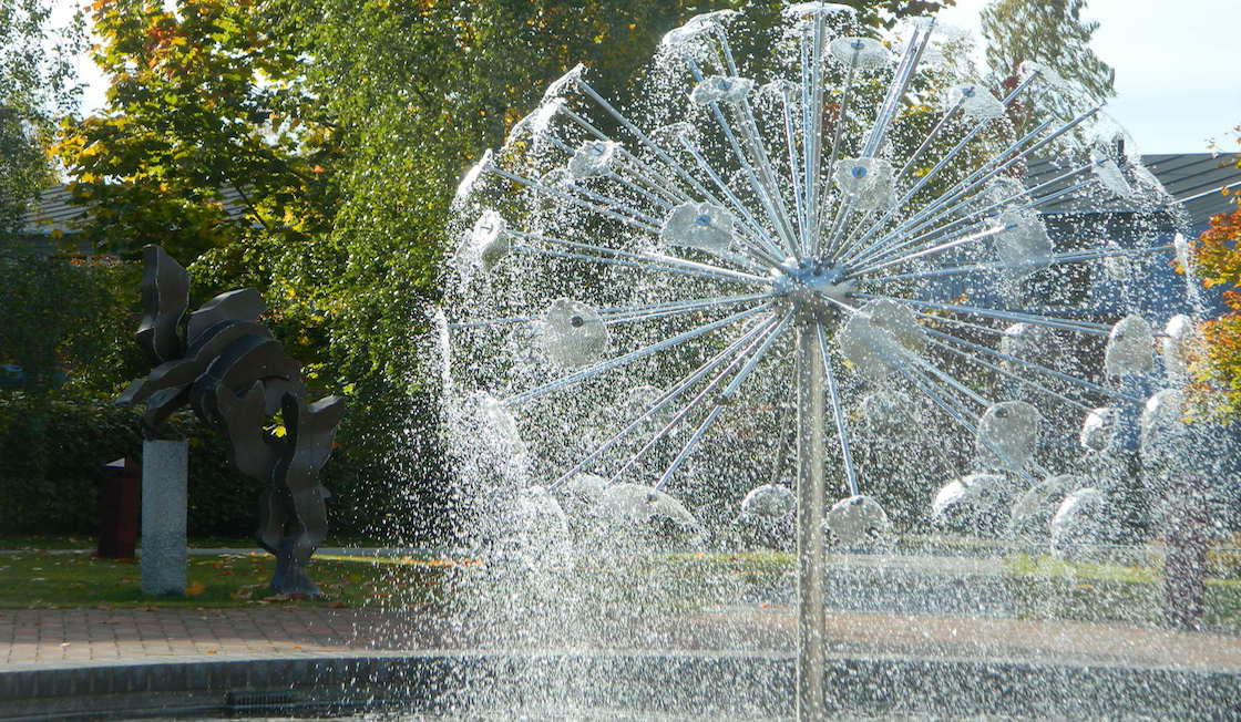 Fontän utan för skolan
