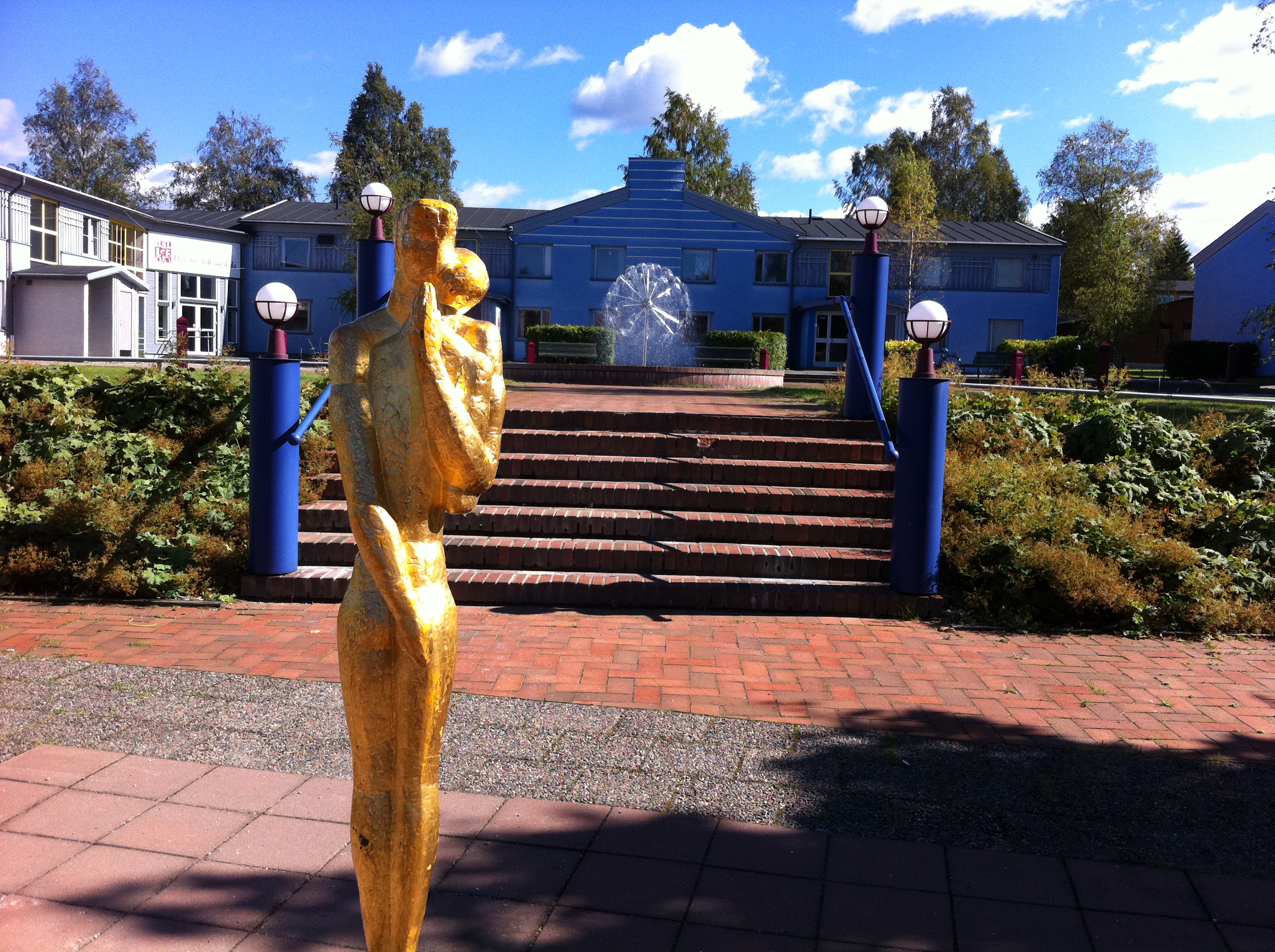 Skultur Skolans framsida